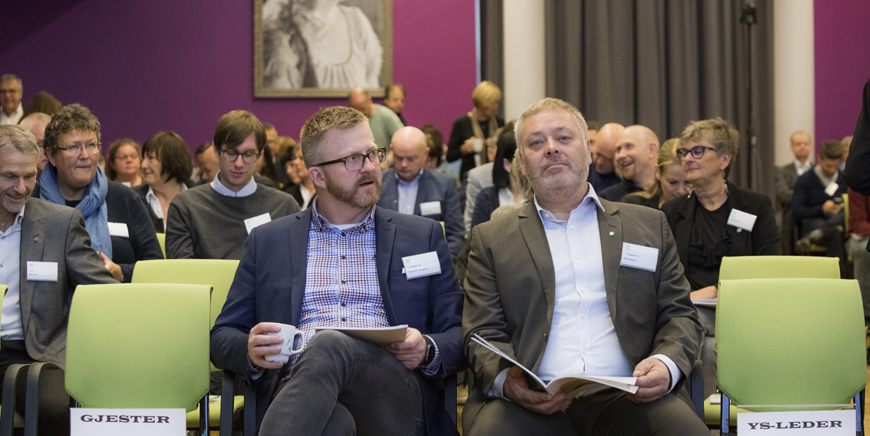 YS-leder Erik Kollerud, (t.h.) sammen med 1. nestleder i YS, Hans-Erik Skjæggerud .