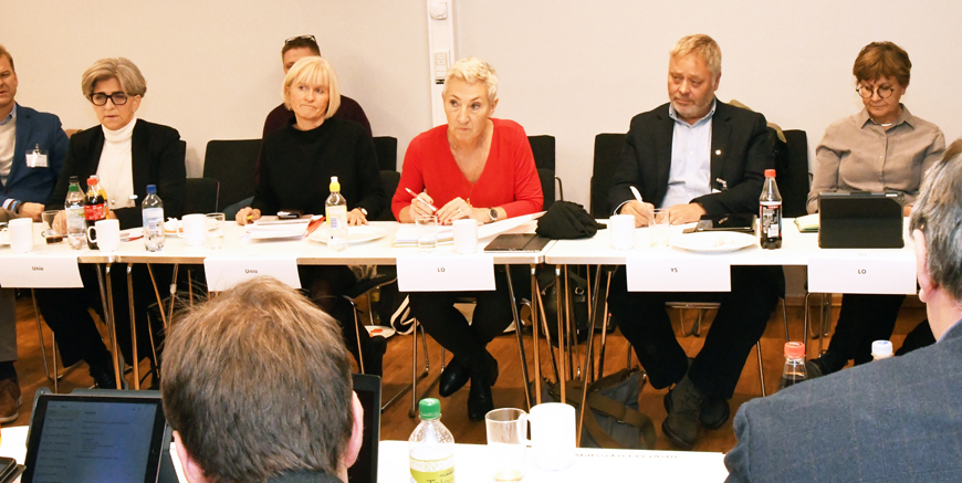 F.v.: Unios leder Ragnhild Lied, første nestleder i LO Peggy Hessen Følsvik og YS-leder Erik Kollerud har valgt å utsette fristen for å bli enige om alderspensjon for de med særaldersgrensene i offentlig sektor. Foto: Siv M. Bjelland/Delta