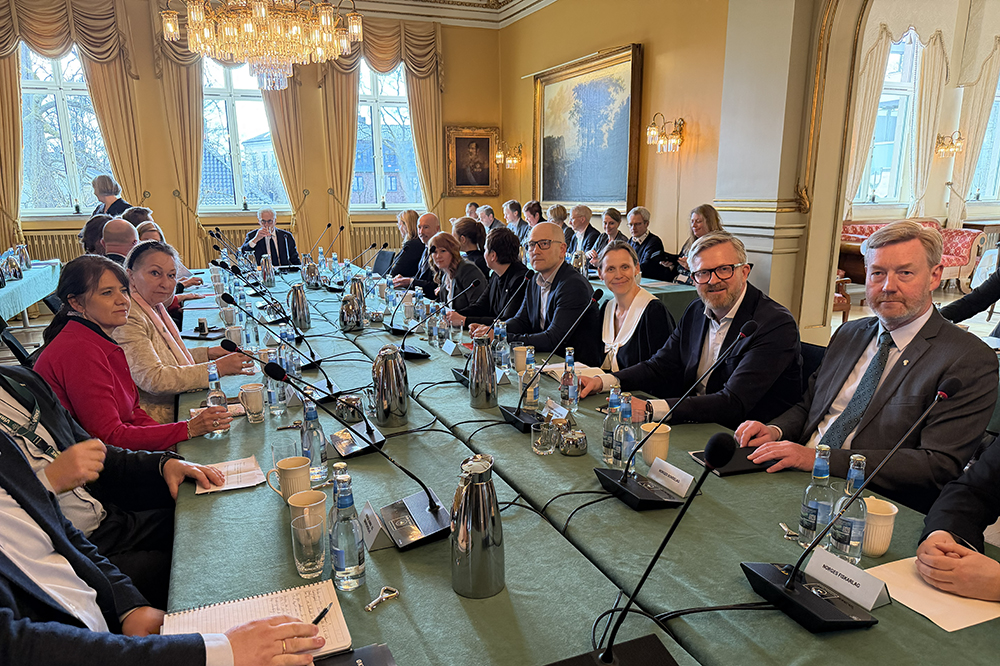 Støre diskuterte følgene av krigen i Midtøsten med YS og de andre partene